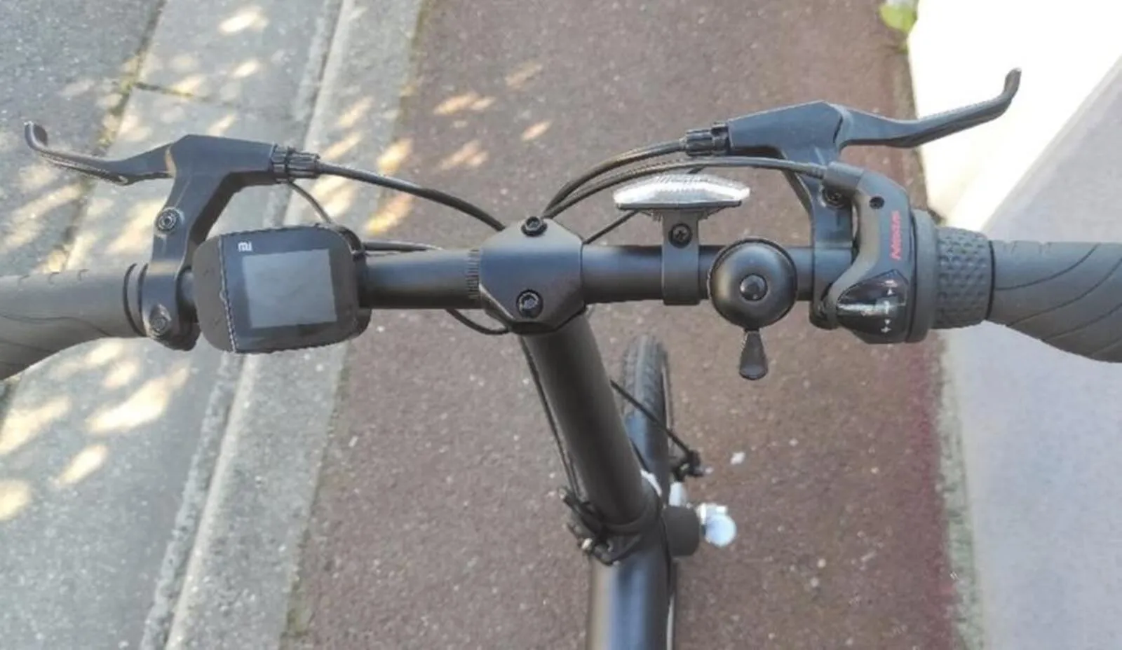 electric-bike-xiaomo-smart-handlebars